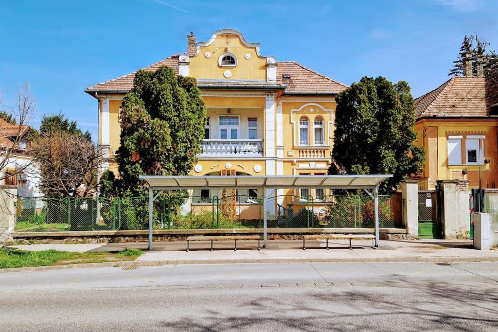 Romantic Villa - Papa Exterior photo